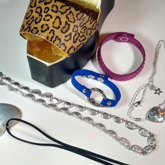 GIRLS  SET of 3 necklaces + SET of 3 bracelets + small jewelry box - Picture 1 of 16